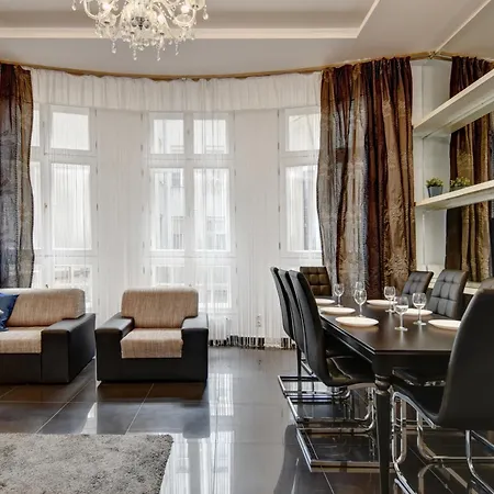 Fashion Street Botuiqe Apartment